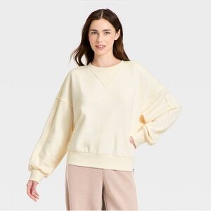 JoyLab Women's Light Cream Crew Neck Sweater